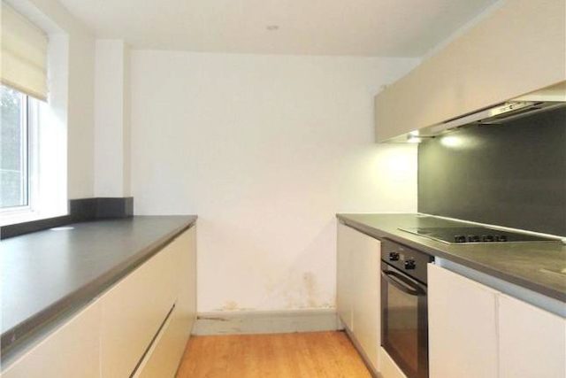  Image of 2 bedroom Flat to rent in Radcliffe Road Croydon CR0 at Bishops Court, Radcliffe Road, Croydon CR0