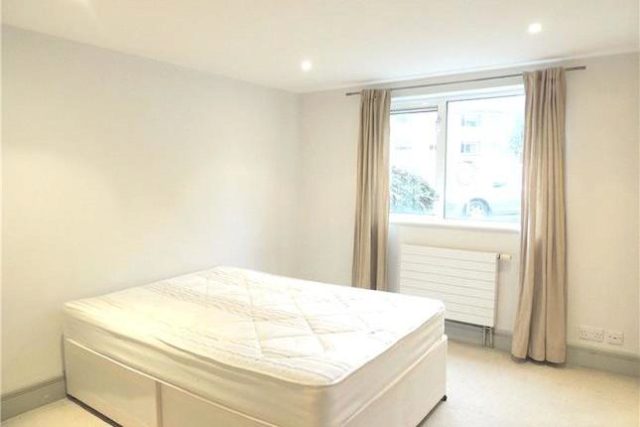  Image of 2 bedroom Flat to rent in Radcliffe Road Croydon CR0 at Bishops Court, Radcliffe Road, Croydon CR0