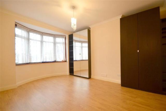  Image of 3 bedroom End of Terrace to rent in Morland Road Addiscombe Croydon CR0 at Morland Road, Addiscombe, Croydon CR0
