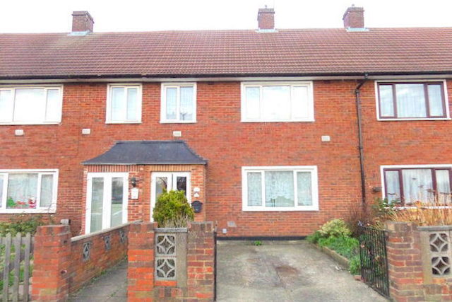  Image of 3 bedroom Semi-Detached house to rent in Great South West Road Hounslow TW4 at Great South West Road, Hounslow TW4