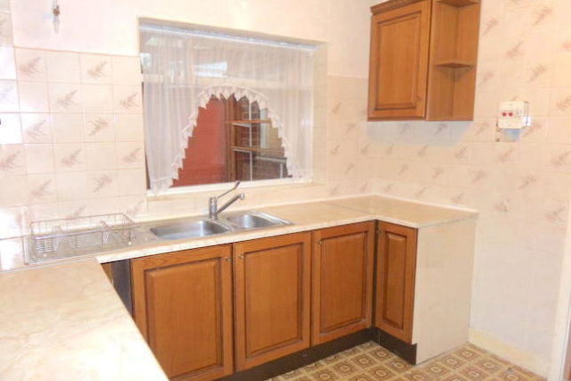  Image of 3 bedroom Semi-Detached house to rent in Great South West Road Hounslow TW4 at Great South West Road, Hounslow TW4