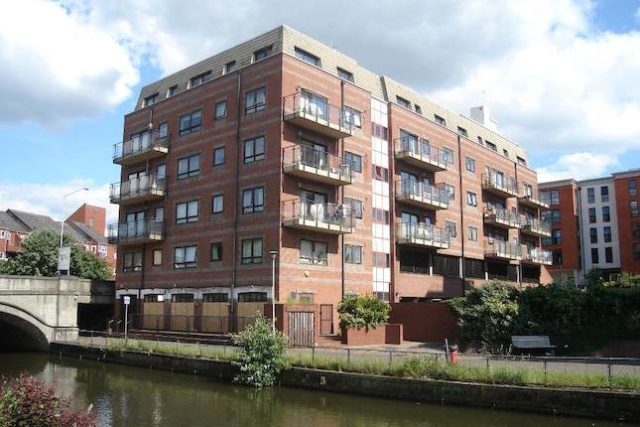  Image of Studio flat to rent in Royal Court Kings Road Reading RG1 at Royal Court, Kings Road, Reading RG1
