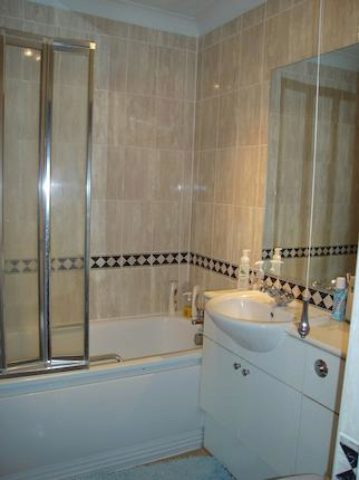  Image of Studio flat to rent in Royal Court Kings Road Reading RG1 at Royal Court, Kings Road, Reading RG1