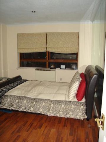  Image of Studio flat to rent in Royal Court Kings Road Reading RG1 at Royal Court, Kings Road, Reading RG1