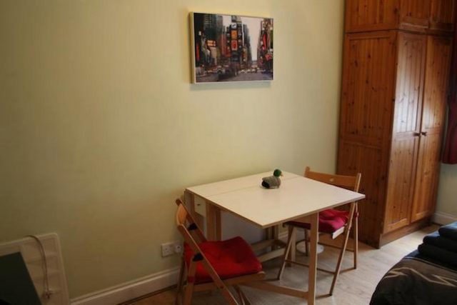  Image of Studio flat to rent in Finchley Road London NW3 at Finchley Road, London NW3