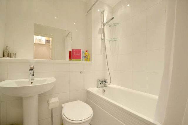  Image of 1 bedroom Flat to rent in Doyle Road London SE25 at Doyle Road, London SE25