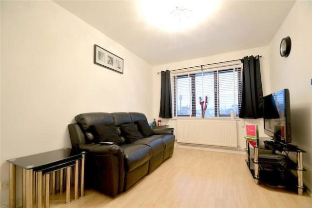  Image of 1 bedroom Flat to rent in Doyle Road London SE25 at Doyle Road, London SE25