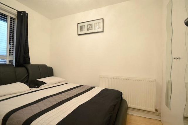  Image of 1 bedroom Flat to rent in Doyle Road London SE25 at Doyle Road, London SE25
