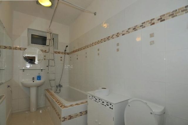  Image of 1 bedroom Flat to rent in The Mall London N14 at The Mall, Southgate, London N14
