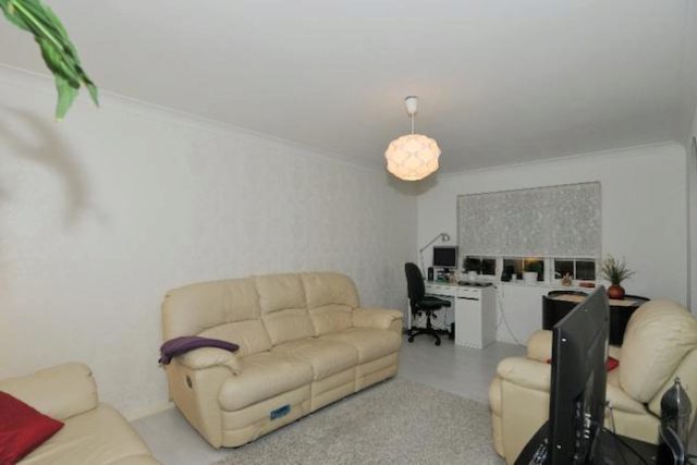  Image of 1 bedroom Flat to rent in Cunard Crescent London N21 at 3 Cunard Crescent, Winchmore Hill, London N21