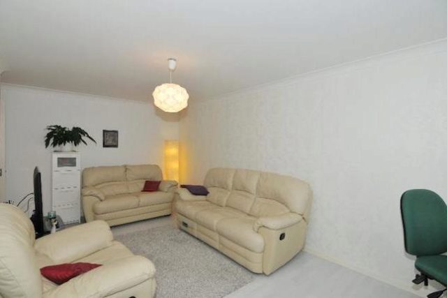  Image of 1 bedroom Flat to rent in Cunard Crescent London N21 at 3 Cunard Crescent, Winchmore Hill, London N21