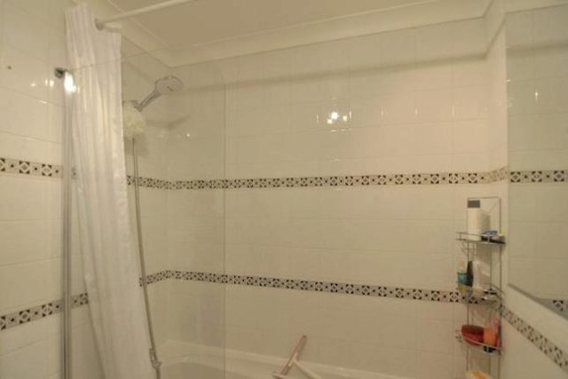  Image of 1 bedroom Flat to rent in Cunard Crescent London N21 at 3 Cunard Crescent, Winchmore Hill, London N21