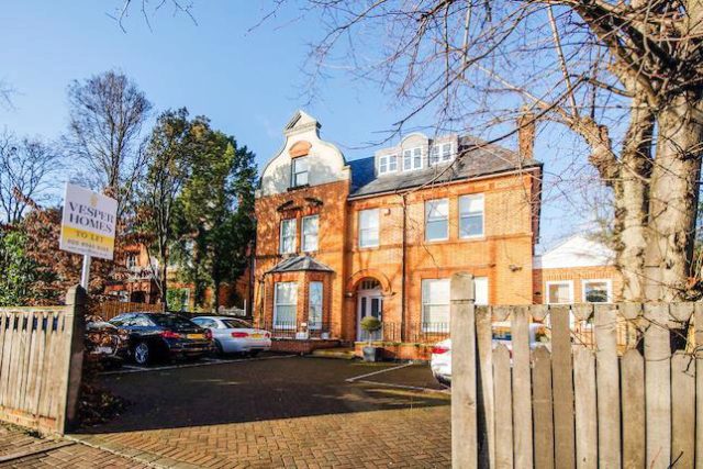  Image of 2 bedroom Flat to rent in West Hill London SW15 at West Hill, Putney SW15