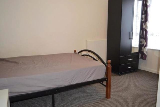  Image of 2 bedroom Property to rent in Mulberry Place London SE9 at Pinnel Road, Eltham SE9