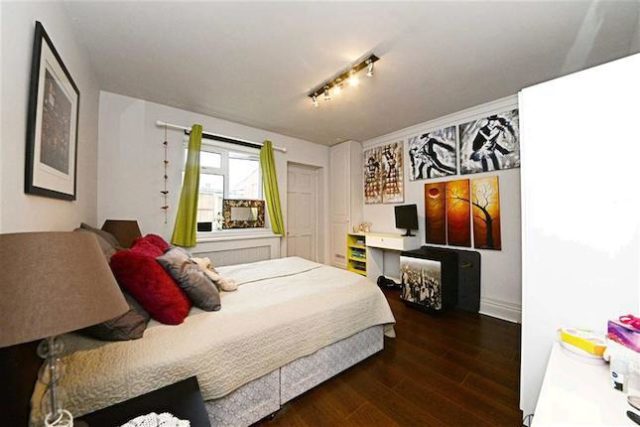  Image of 3 bedroom Flat for sale in Garrick Road London NW9 at Garrick Road, London, London NW9