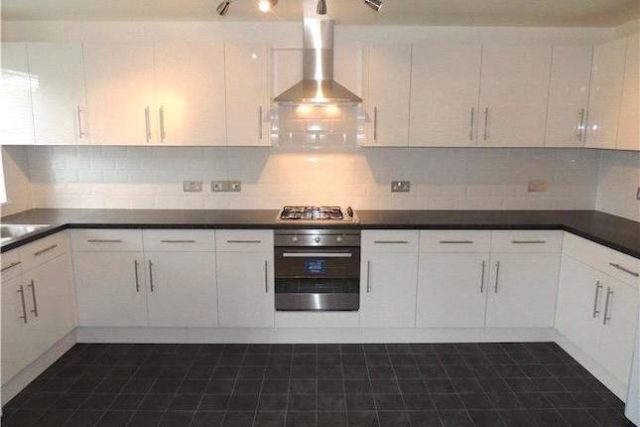  Image of 3 bedroom Flat to rent in Radcliffe Road Croydon CR0 at Bishops Court, Radcliffe Road, Croydon CR0