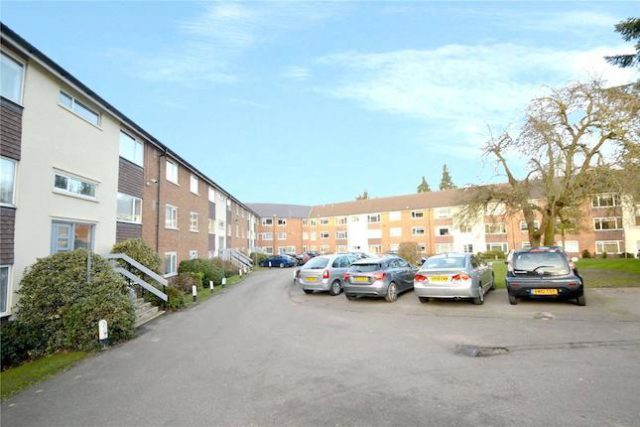  Image of 3 bedroom Flat to rent in Radcliffe Road Croydon CR0 at Bishops Court, Radcliffe Road, Croydon CR0