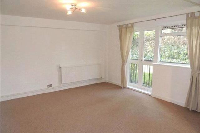  Image of 3 bedroom Flat to rent in Radcliffe Road Croydon CR0 at Bishops Court, Radcliffe Road, Croydon CR0