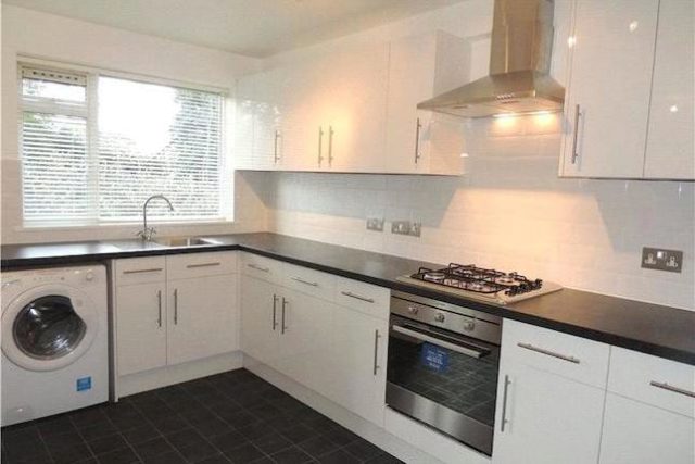  Image of 3 bedroom Flat to rent in Radcliffe Road Croydon CR0 at Bishops Court, Radcliffe Road, Croydon CR0