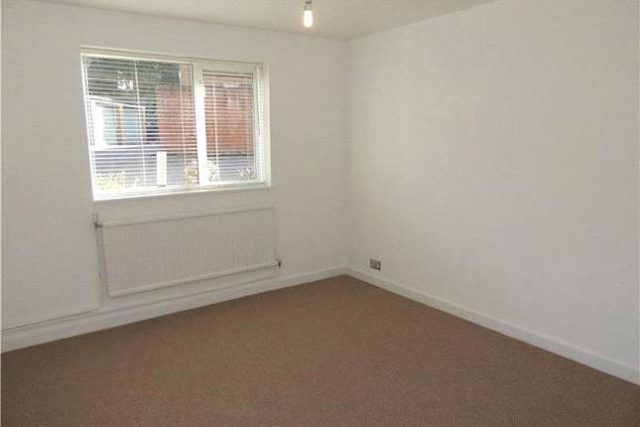  Image of 3 bedroom Flat to rent in Radcliffe Road Croydon CR0 at Bishops Court, Radcliffe Road, Croydon CR0