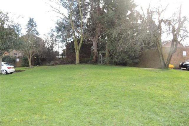  Image of 3 bedroom Flat to rent in Radcliffe Road Croydon CR0 at Bishops Court, Radcliffe Road, Croydon CR0