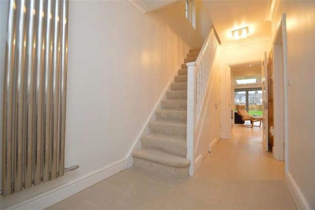 Image of 3 bedroom Semi-Detached house to rent in Stradbroke Grove Clayhall Ilford IG5 at Stradbroke Grove, Clayhall, Essex IG5
