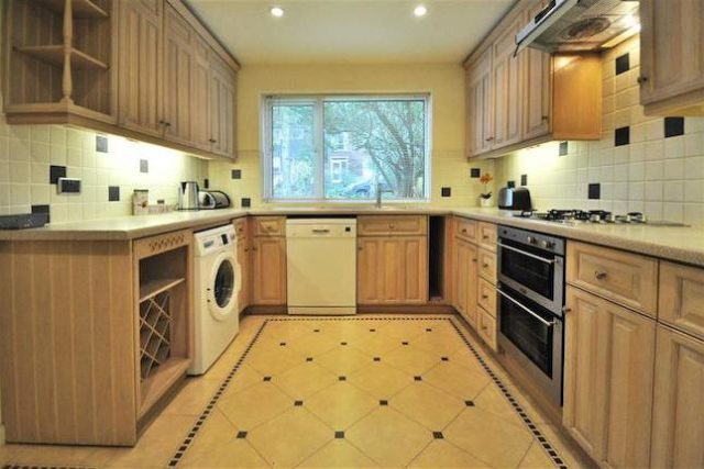  Image of 4 bedroom Detached house for sale in Lower Camden Chislehurst BR7 at Lower Camden, Chislehurst BR7