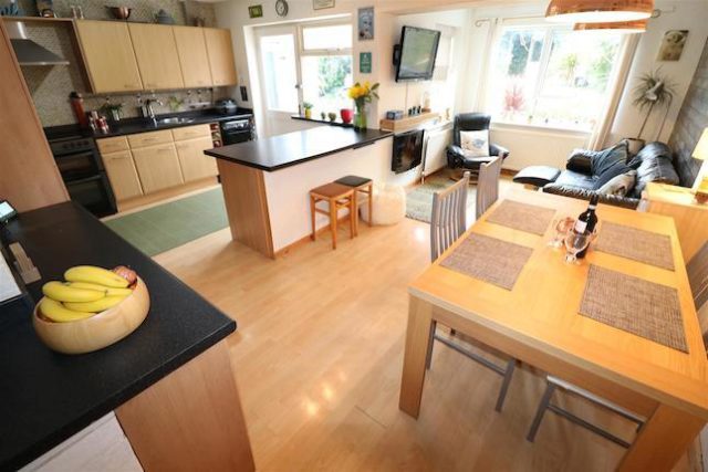  Image of 5 bedroom Town House for sale in Ashby Drive Rushden NN10 at Ashby Drive, Rushden NN10