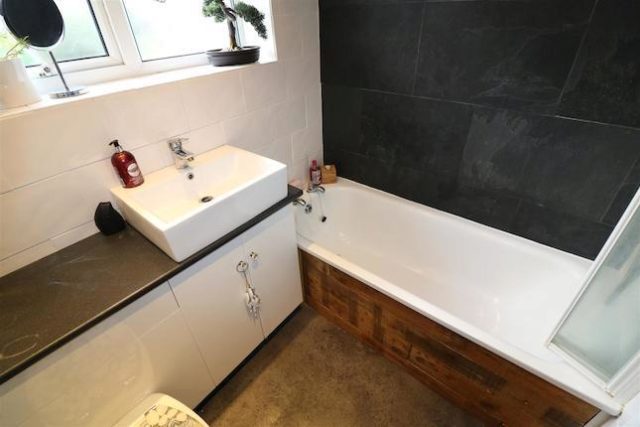  Image of 5 bedroom Town House for sale in Ashby Drive Rushden NN10 at Ashby Drive, Rushden NN10