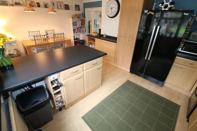  Image of 5 bedroom Town House for sale in Ashby Drive Rushden NN10 at Ashby Drive, Rushden NN10