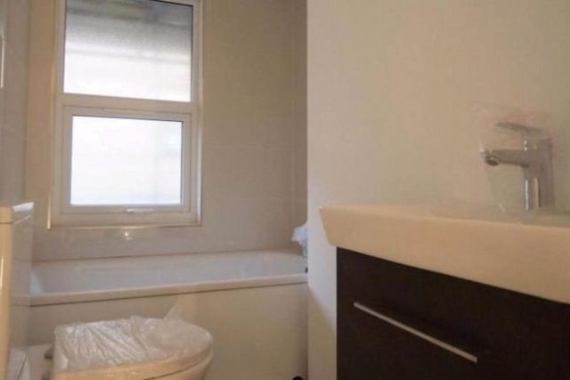 Image of 1 bedroom Flat to rent in The Mall London W5 at The Mall, Ealing W5