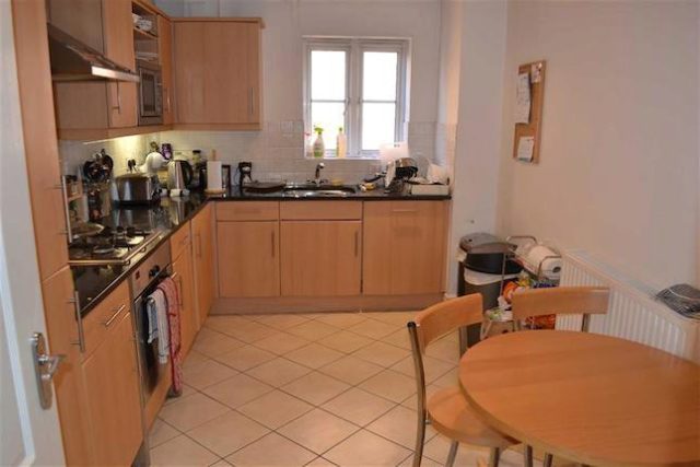  Image of 2 bedroom Flat to rent in Station Road London NW4 at Station Road, Hendon, London NW4