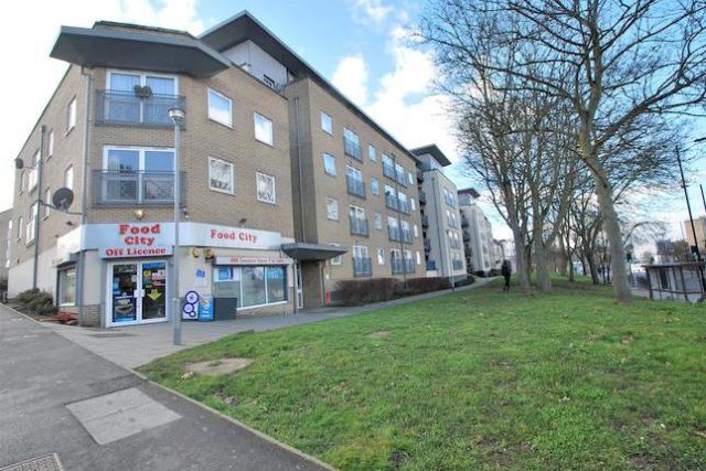  Image of 2 bedroom Flat to rent in Cline Road London N11 at Gean Court, Cline Road, Bounds Green, London N11