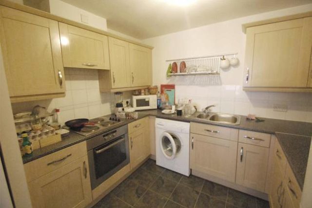  Image of 2 bedroom Flat to rent in Cline Road London N11 at Gean Court, Cline Road, Bounds Green, London N11