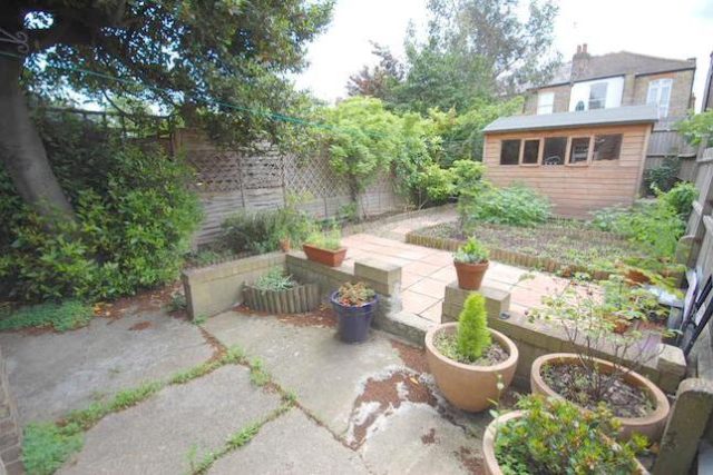  Image of 2 bedroom Flat to rent in Arcadian Gardens London N22 at Arcadian Gardens, Wood Green, London N22