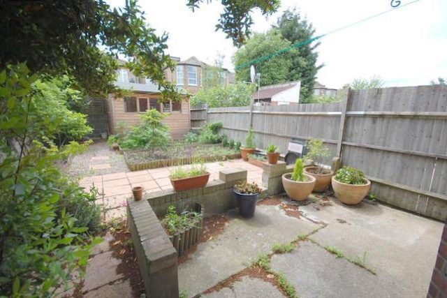  Image of 2 bedroom Flat to rent in Arcadian Gardens London N22 at Arcadian Gardens, Wood Green, London N22