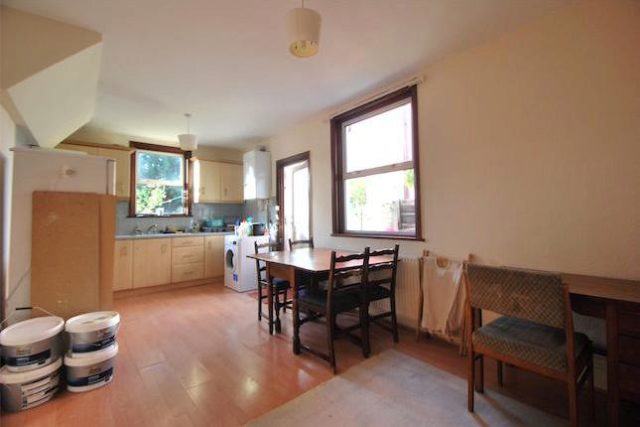  Image of 2 bedroom Flat to rent in Barratt Avenue London N22 at Barratt Avenue, Alexandra Park, London N22