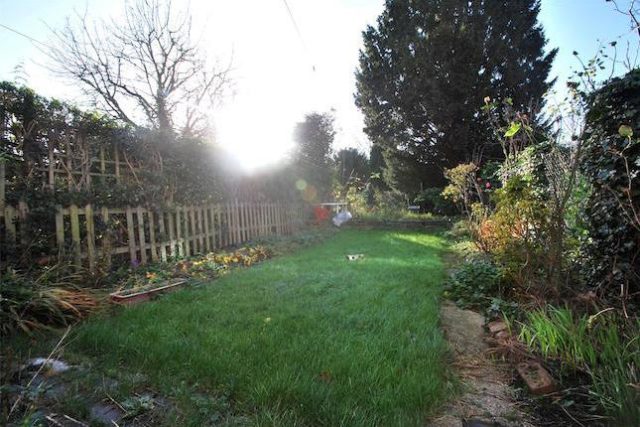  Image of 2 bedroom Flat to rent in Barratt Avenue London N22 at Barratt Avenue, Alexandra Park, London N22