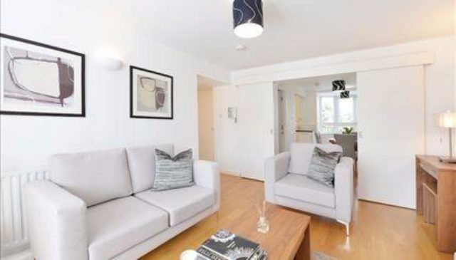 Image of 2 bedroom Flat to rent in Kew Bridge Court London W4 at Kew Bridge Court, London W4