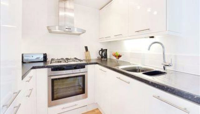  Image of 2 bedroom Flat to rent in Kew Bridge Court London W4 at Kew Bridge Court, London W4