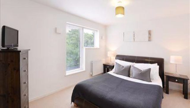  Image of 2 bedroom Flat to rent in Kew Bridge Court London W4 at Kew Bridge Court, London W4