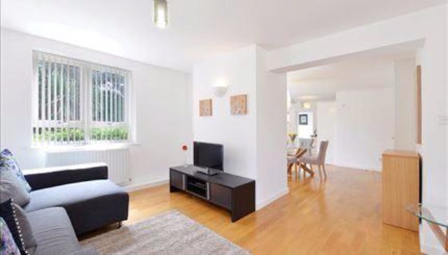  Image of 2 bedroom Flat to rent in Kew Bridge Court London W4 at Kew Bridge Court, London W4