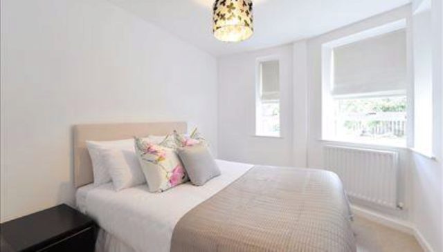  Image of 2 bedroom Flat to rent in Kew Bridge Court London W4 at Kew Bridge Court, London W4