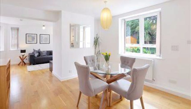  Image of 2 bedroom Flat to rent in Kew Bridge Court London W4 at Kew Bridge Court, London W4