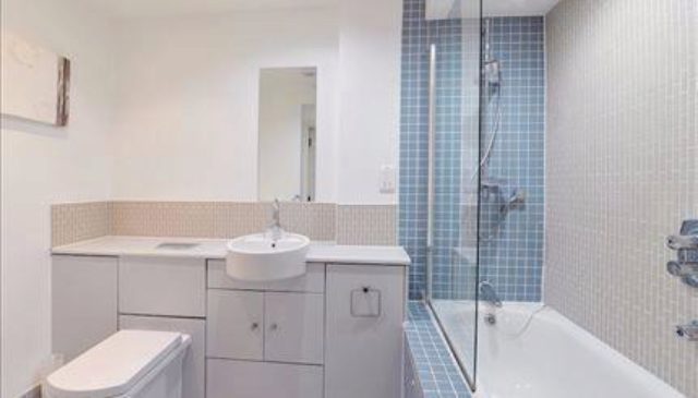 Image of 2 bedroom Flat to rent in Kew Bridge Court London W4 at Kew Bridge Court, London W4