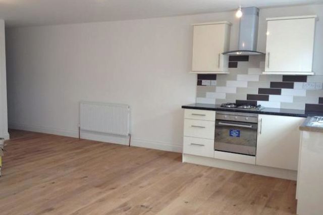  Image of 2 bedroom Flat to rent in Vivian Avenue London NW4 at Vivian Avenue, Hendon Central, London NW4