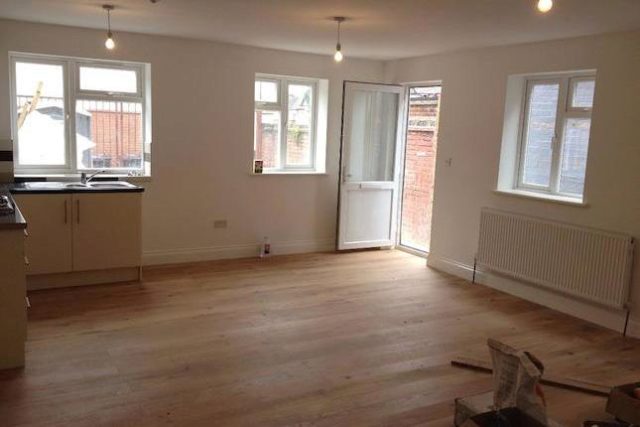  Image of 2 bedroom Flat to rent in Vivian Avenue London NW4 at Vivian Avenue, Hendon Central, London NW4