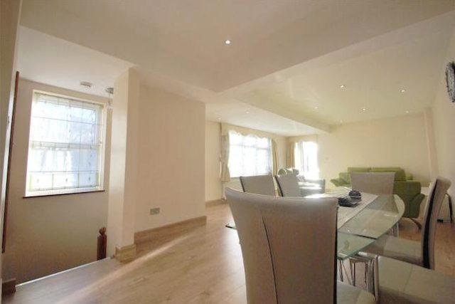  Image of 2 bedroom Maisonette to rent in Albert Road London N22 at Albert Road, London N22