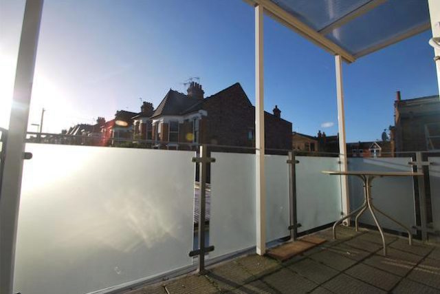  Image of 2 bedroom Maisonette to rent in Albert Road London N22 at Albert Road, London N22