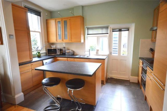  Image of 2 bedroom Maisonette to rent in Crescent Road London N22 at Crescent Road, Alexandra Park, London N22